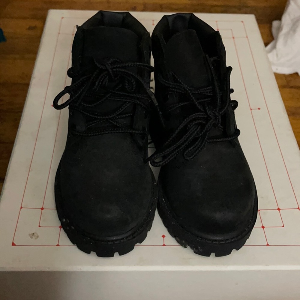 Black Timberland boots (toddler 6)